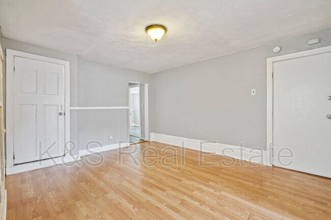 Photo - 353 Grace St