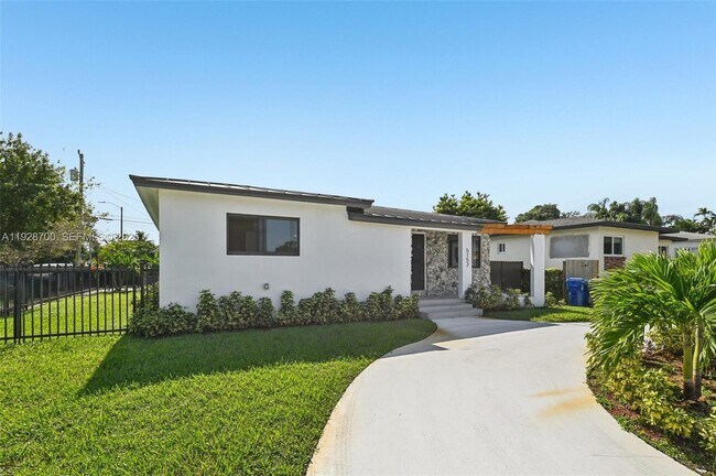 Photo - 5152 SW 6th St