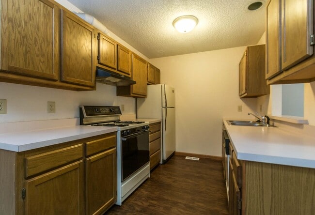 Photo - 1802 E Maxwell Ln