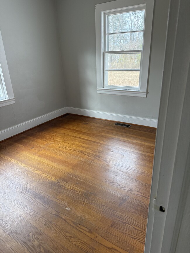 Photo - 435 E Meadow Rd