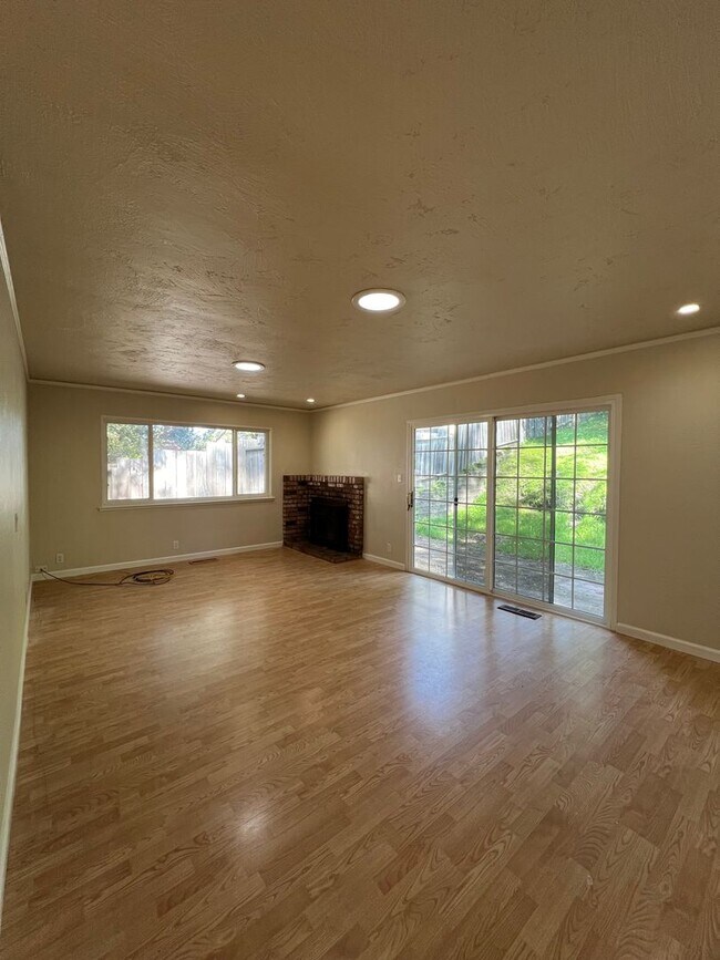 Photo - Charming 3bd / 2ba Long-Term Rental