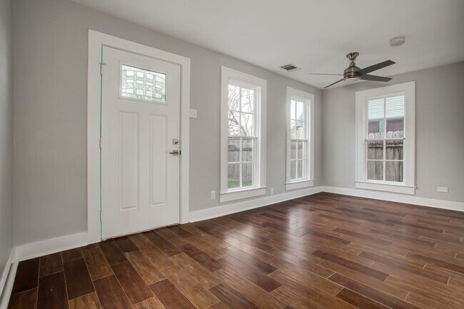 Photo - 4500 Avenue H Unidad #B