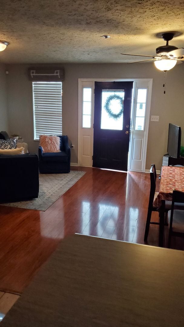 Photo - Knoxville 37916 - UT Area – 3 Bedroom Condo Available Now – Walk to Campus! - Call Brad Croisdale...