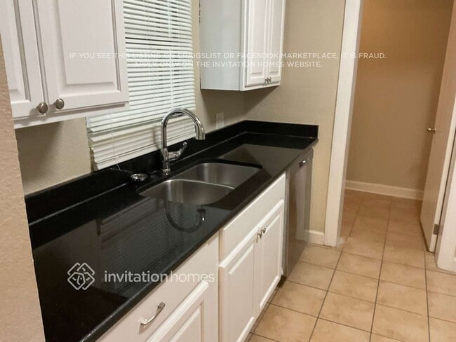 Photo - 1406 30th St W