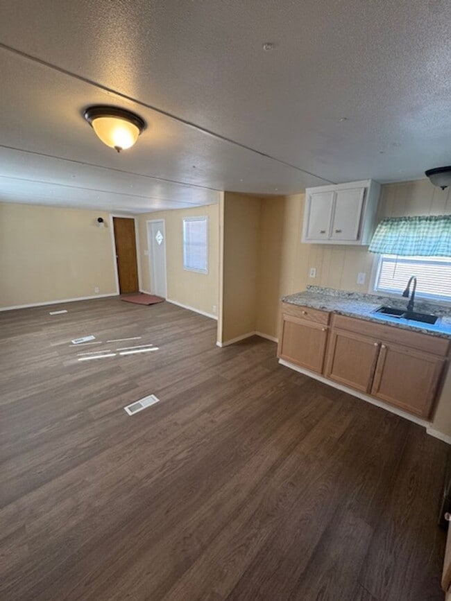 Photo - 1265 Maxwell St