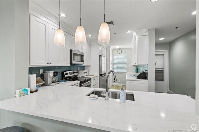 Building Photo - 6082 SE Landing Way Unit 7 Rental