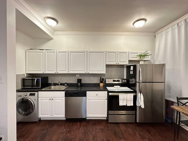 Photo - 3345 N Marshfield Ave Unit 701