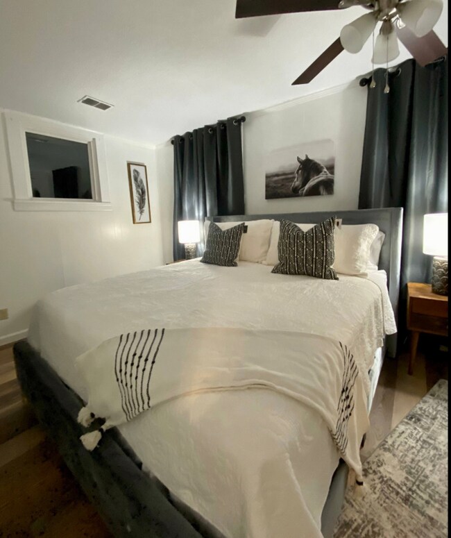 Photo - 169 Crest St