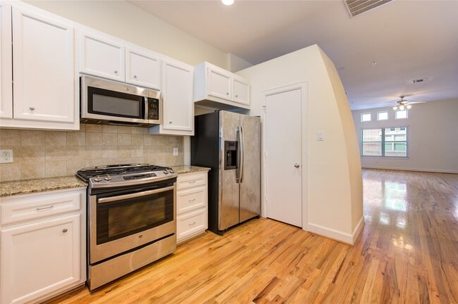 Building Photo - 2710 Hullsmith Dr Unit 402