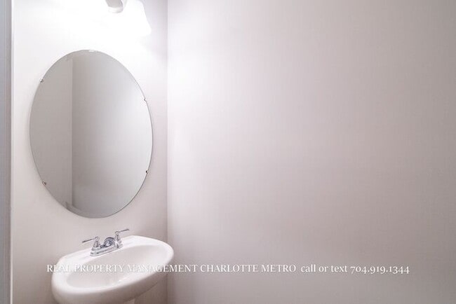 Photo - Stylish 3-Bedroom Gem Near I-485 & Charlotte Hotspots