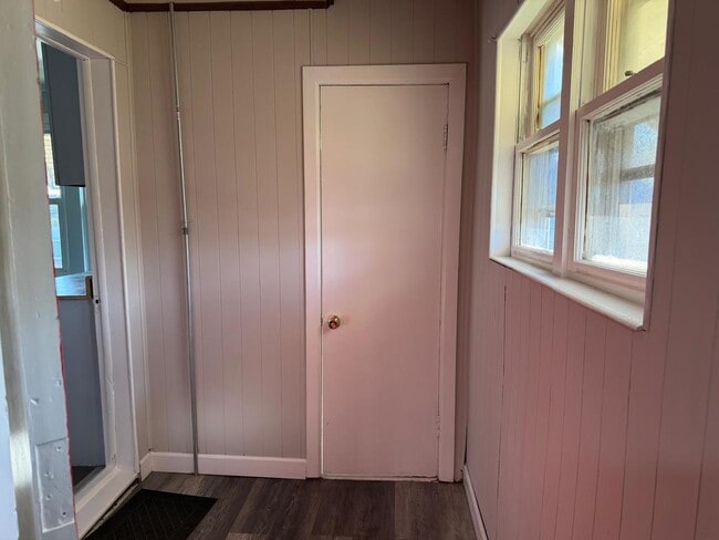 Photo - 930 S Victory St