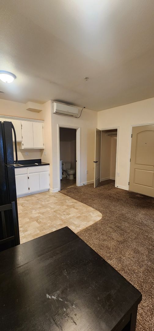 Photo - 115 E 3rd St Unidad Studio Apartment