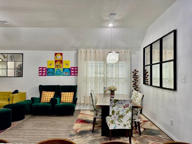 Photo - 1609 Harrongton Wy