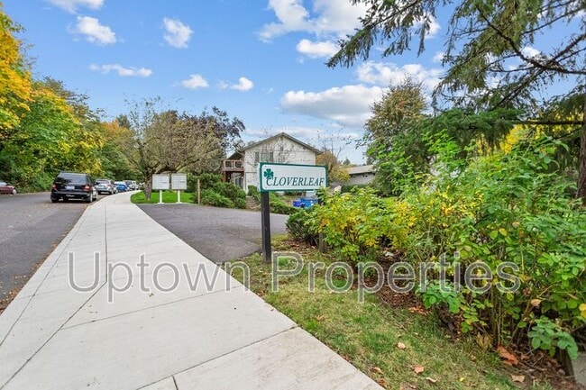 Photo - 1420 SW Bertha Blvd