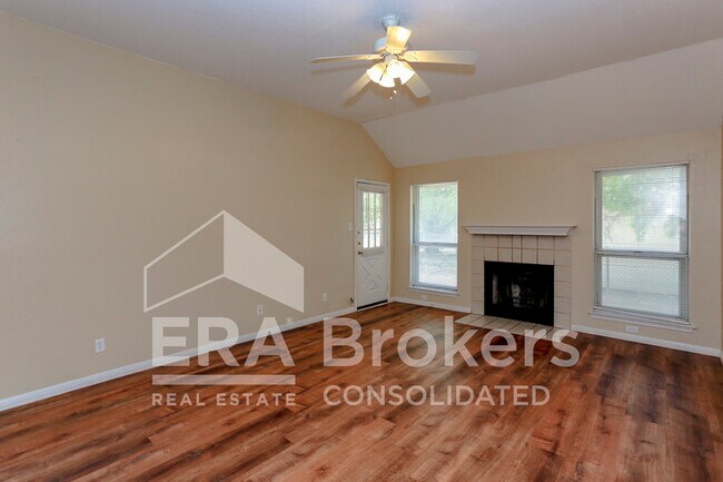 2407 Armadillo Dr