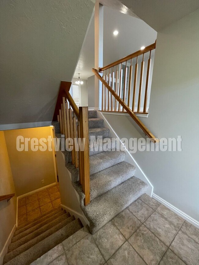 Photo - Charming 3-Bedroom Townhome with Garage in Sandy