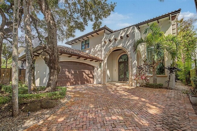 Building Photo - 2561 Trapp Ave