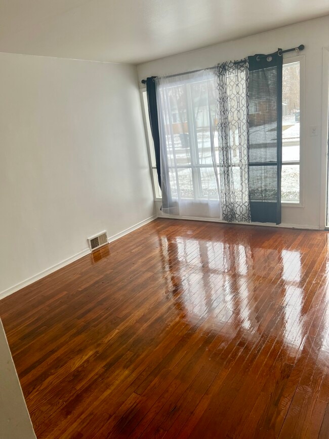 Photo - 2047 Stieber St Unidad 2047