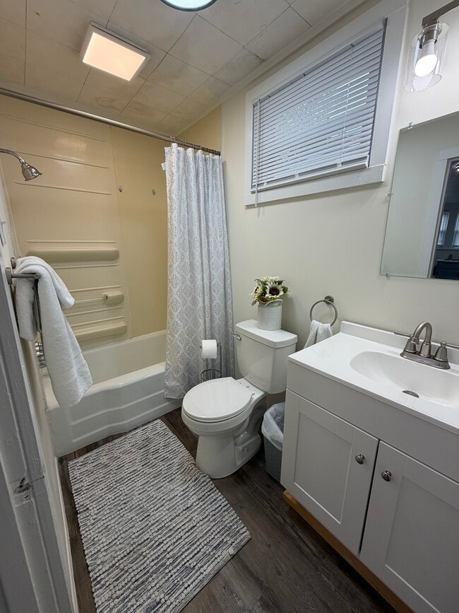 Photo - 926 Oak St