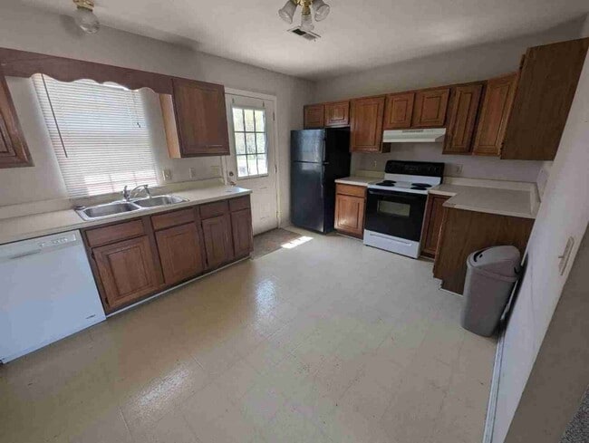 Photo - 5780 Metropolis Lake Rd