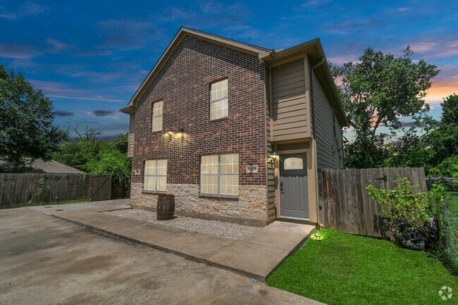 Building Photo - 10022 Raymondville Rd Unit A Rental