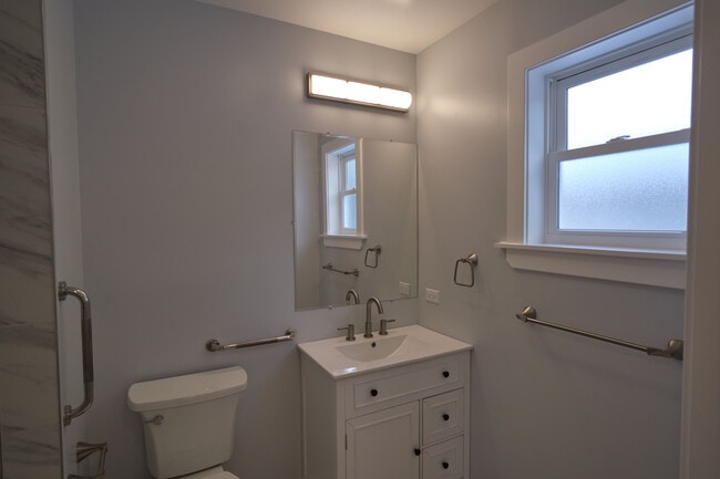 Photo - 829 Gaffield Pl