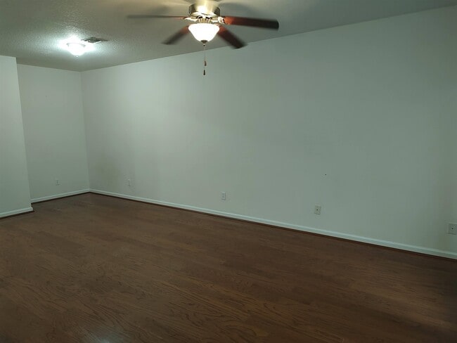 Building Photo - 4256 Four Oaks Blvd Rental