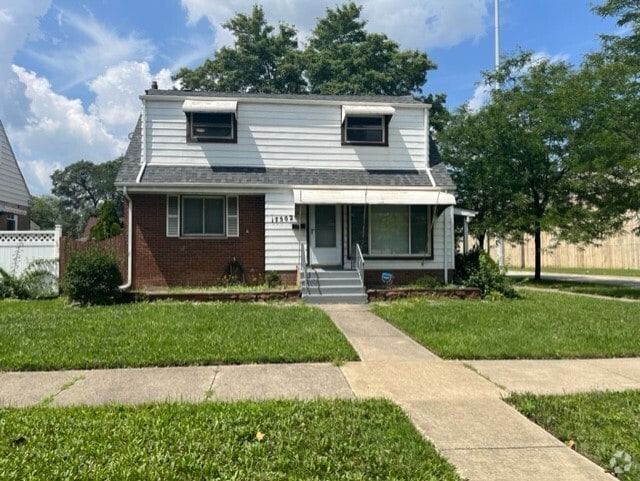 Building Photo - 17502 Roy St Rental