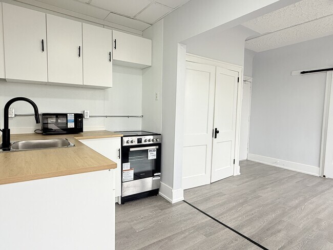 Photo - 1495 Gladstone Ave Unit 306