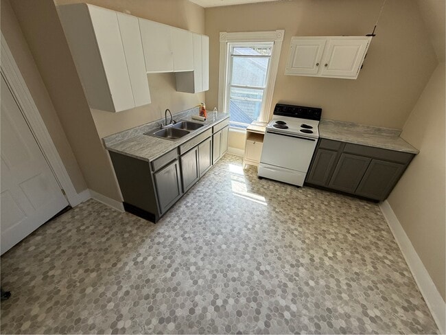 Building Photo - 4th St Unit 1