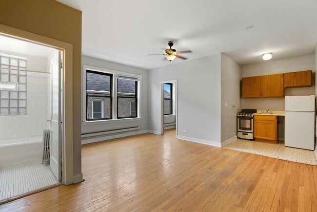 Photo - 1050 W George St