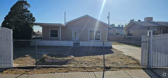 Building Photo - 8828 Kenneth St Rental