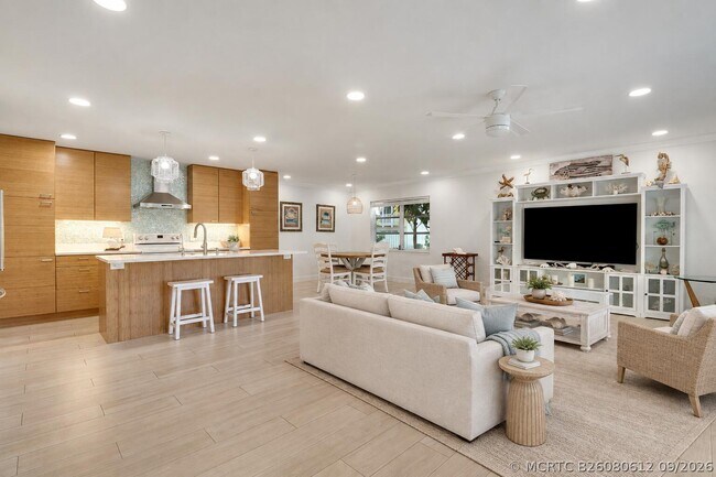 232 Seabreeze Cir