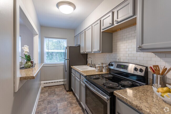 Studio, 1BA - 450SF