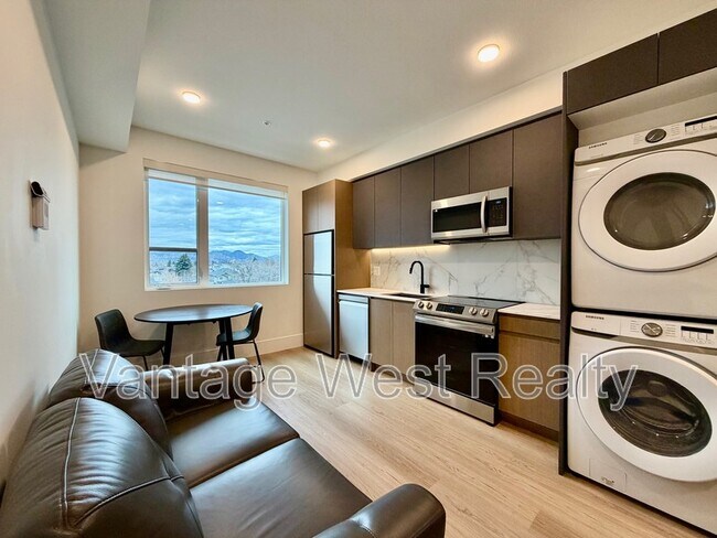 Photo - 415-720 KLO Rd