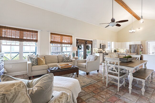 Photo - 122 Lamarque St