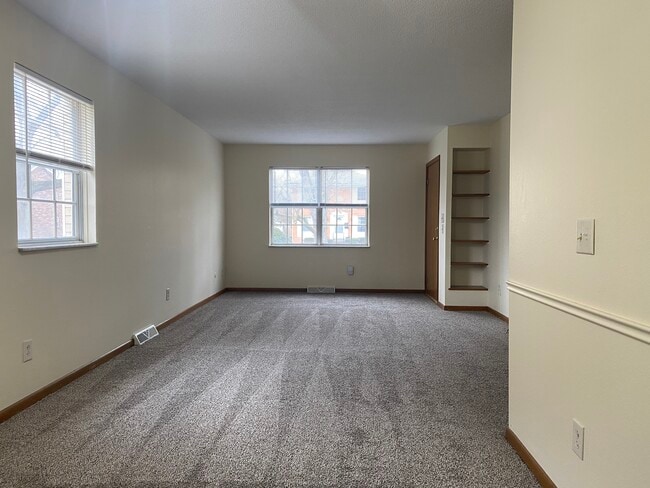 Dining/living room - 3933 Clareridge Dr Unit #1 Lower