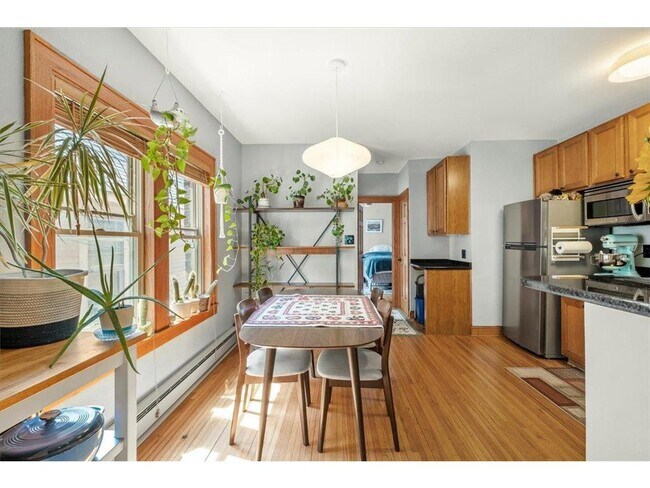 2701 Harriet Ave Unit 202