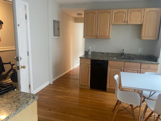 HOT NORTH END LISTING!!! - HOT NORTH END LISTING!!! Condo
