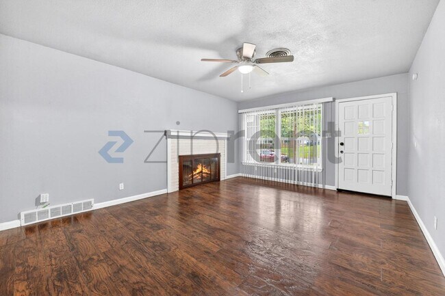 Photo - 2332 Grandview Dr