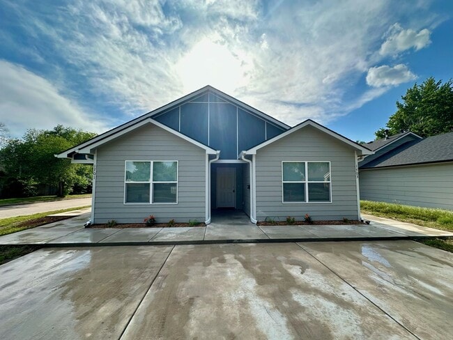 Photo - 1701 N Grove St Casa