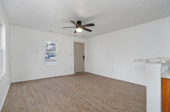 Photo - 513 S Broadway Ave