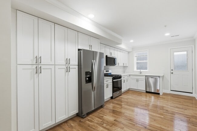 Photo - 2210 Cambridge St