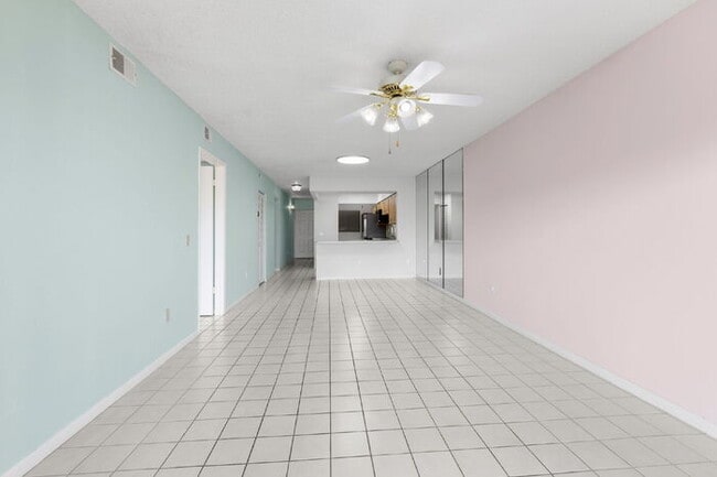 Photo - Condo For Rent on ST PETE BEACH! Unidad APT 302A