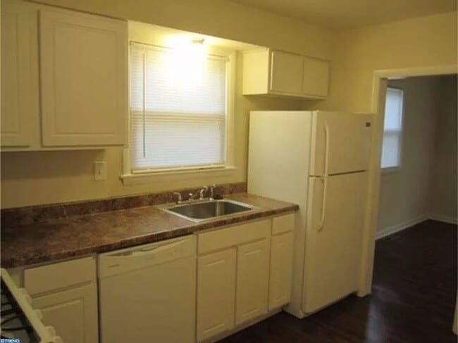 Building Photo - 3 Bed Home for Rent