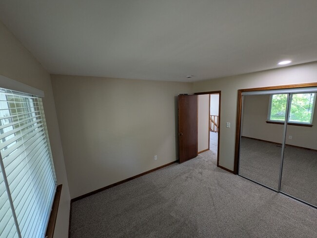 Photo - 22 NW Lakeview Blvd