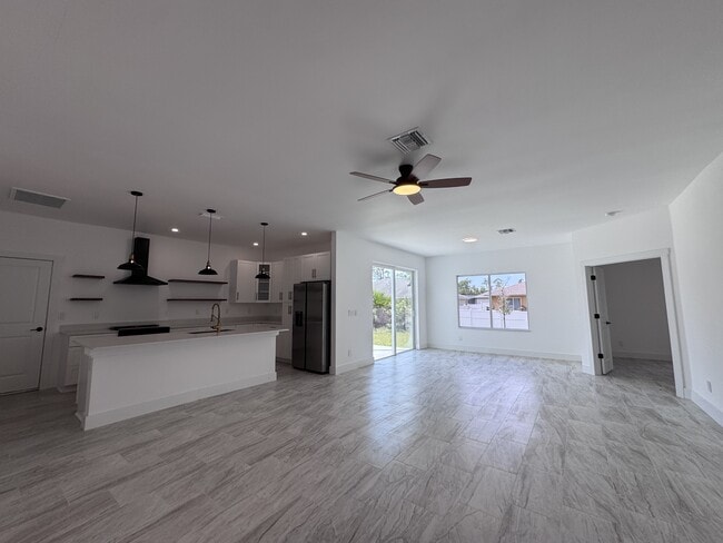 Photo - 1605 Nora Ln