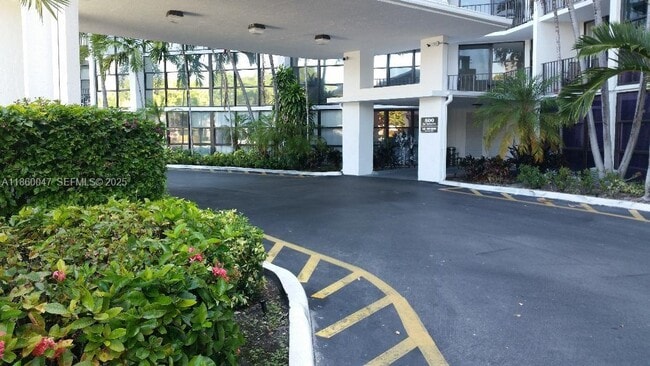 Building Photo - 800 Parkview Dr Unit 416