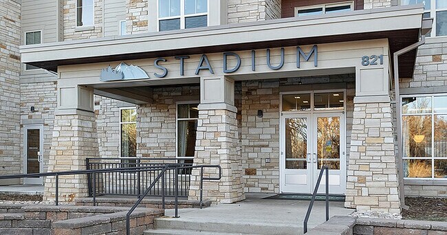 Building-Exterior-02-Stadium-Apartments-Fort-Collins-CO-12