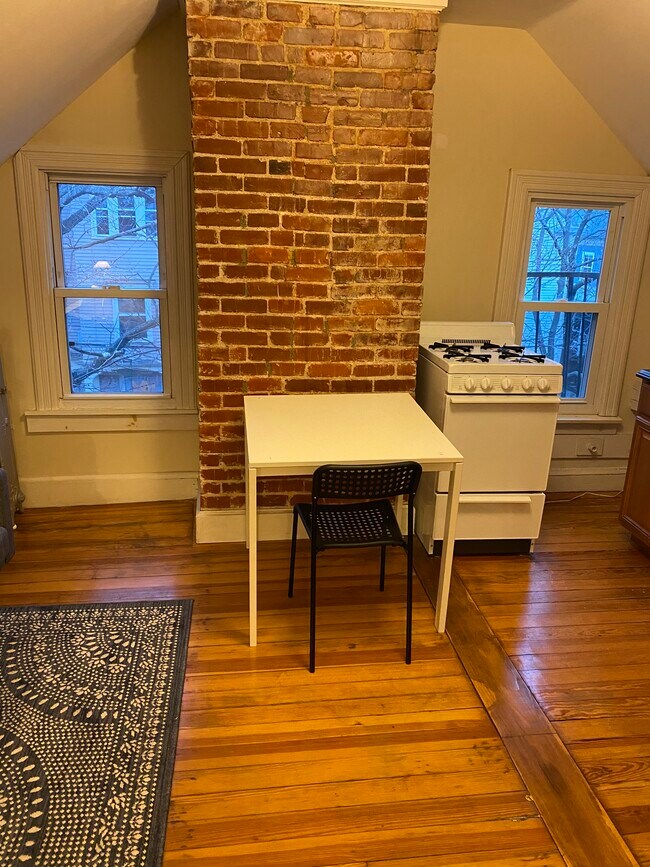 Photo - 246 Waterman St Unidad 3